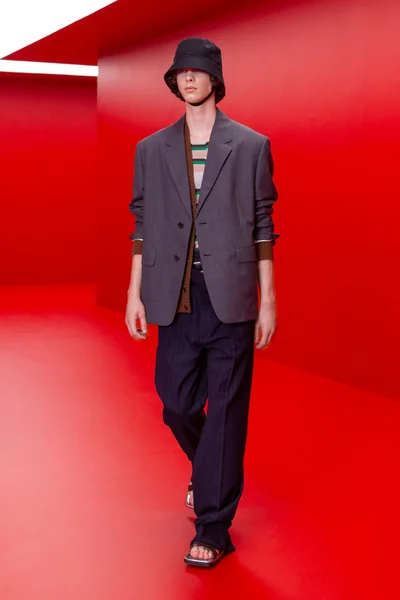 Look 7